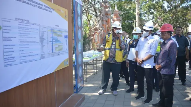 Menteri Perhubungan Budi Karya Sumadi di Pelabuhan Penyeberangan Sanur, Rabu (27/7/2022). (Dok Kemenhub)