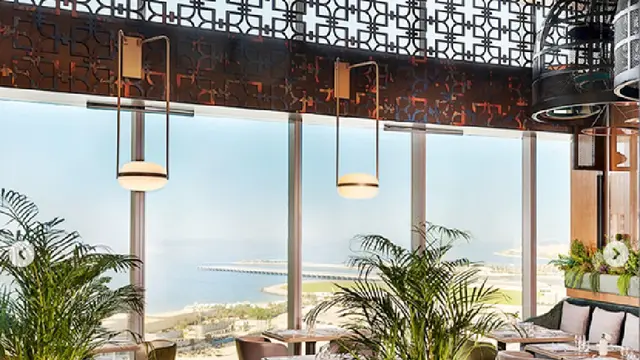 Hotel Tertinggi di Dunia Resmi Dibuka di Dubai, Tamu Bisa Berenang di Lantai 76