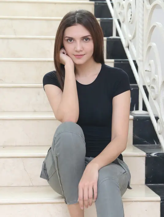 Alexa Key kini sibuk dengan film terbarunya bergenre komedi. Film berjudul Molulo 2: Jodohku Yang Mana itu ia bermain dengan Andi Arsyil, Ical Kate, Musdalifah dan masih banyak lagi. (Daniel Kampua/Bintang.com)