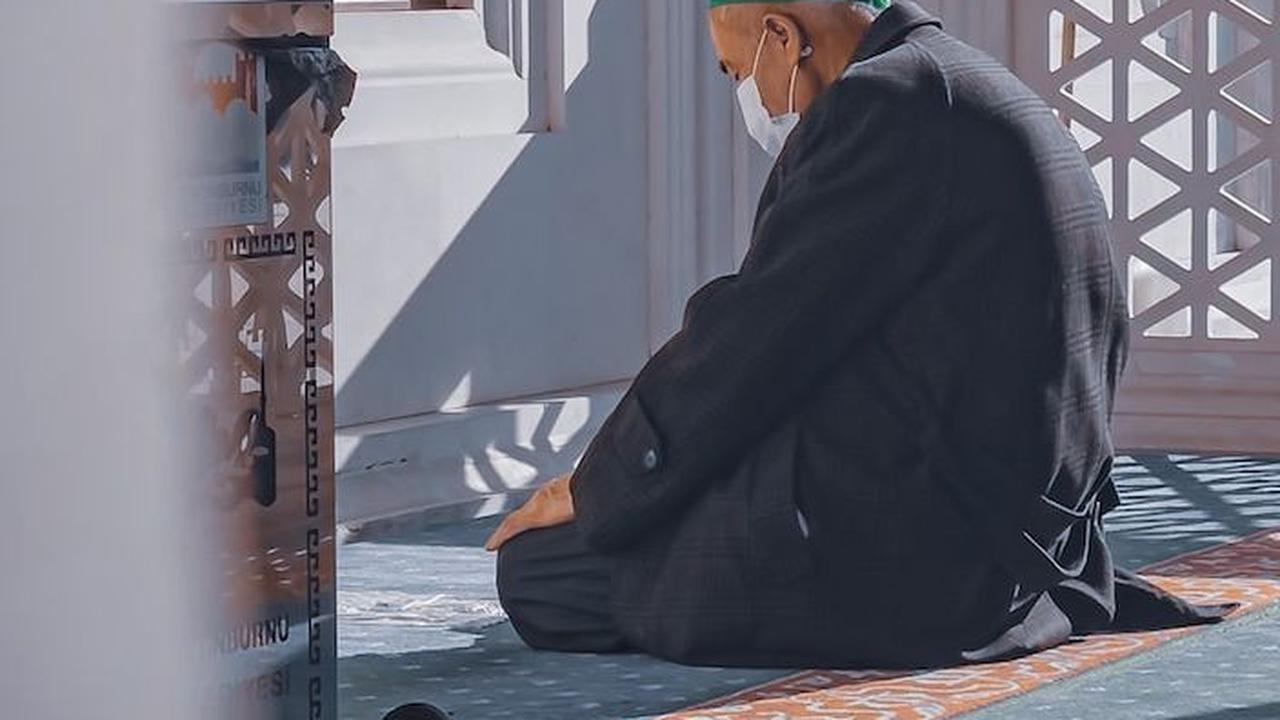 Bacaan Doa Duduk Diantara Dua Sujud Berdasarkan Hadist Nabi, Penuh Doa Baik