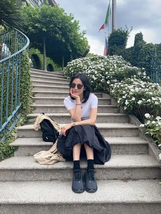 Sejak awal debutnya, Song Hye Kyo telah dikenal berkat visualnya yang menawan bagai dewi.