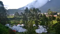 Camping ground di selatan Kompleks Candi Arjuna Dieng, dalam helatan Dieng culture Festival. (Foto: Liputan6.com/Muhamad Ridlo)