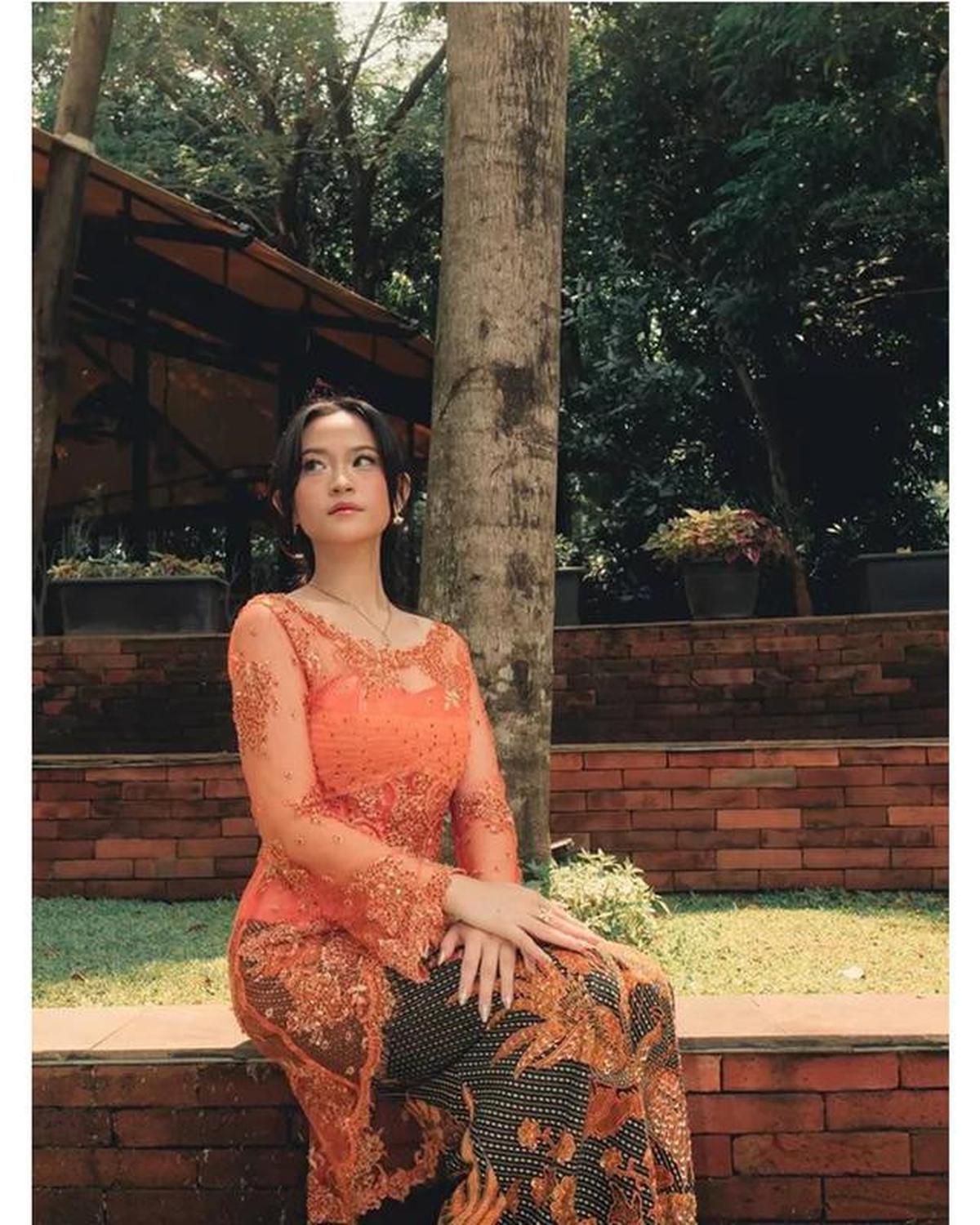 6 Seleb Wanita Wisuda Pakai Kebaya di Sepanjang Tahun 2025, Inspirasi Gaya