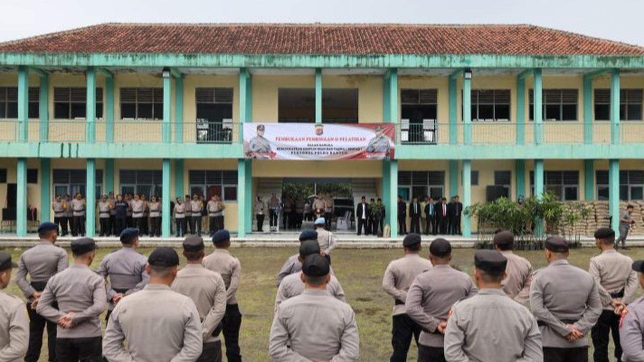 Cerita 40 Polisi Dimasukkan ke Pondok Pesantren Gara-Gara 'Nakal