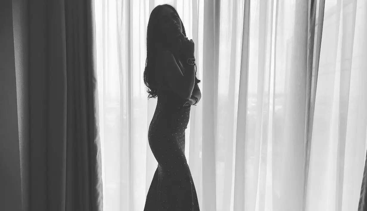 "Sebenarnya gue sudah fashionable sejak jaman masih gadis, tapi karena kemarin-kemarin badannya besar, jadi bajunya banyak yang nggak muat," jelas Gracia Indri. (instagram/graciaz14)