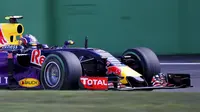 Daniil Kvyat mencatat waktu tercepat di sesi latihan bebas kedua GP Singapura. 
