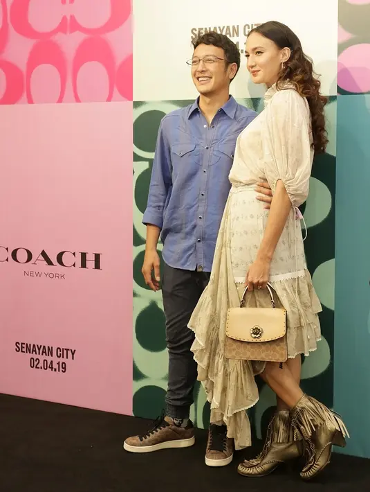 Nadine Chandrawinata dan Dimas Anggara. (Bambang E Ros/© Fimela.com)
