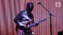 Di awal penampilannya, Efek Rumah Kaca mengawali dengan lagu-lagu dengan aransemen musik tidak terlalu ramai atau cenderung minimalis, seperti Kun Faya Kun, Tetaplah Terlelap, dan lain-lain. (Liputan6.com/Angga Yuniar)