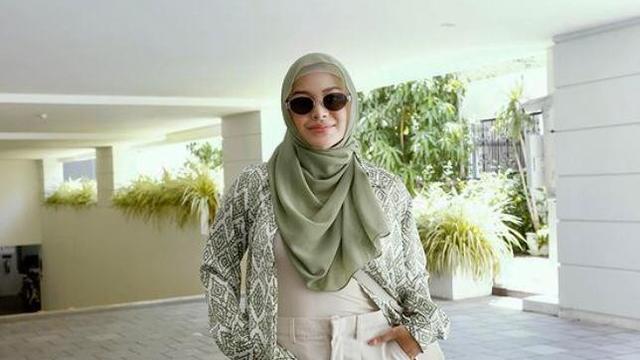 Aurel terlihat langsing