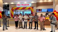 Acara peresmian gerai salah satu brand kuliner khas Jawa Timur di AEON Mall Delta Cikarang pada Jumat (14/2/2025). (IST)