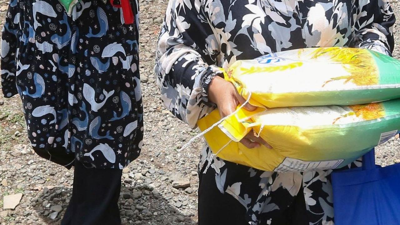 Berita penurunan harga ini terjadi setelah harga gabah kering panen (GKP) di tingkat petani atau di sisi hulu juga turun. Foto: Merdeka.com /Arie Basuki