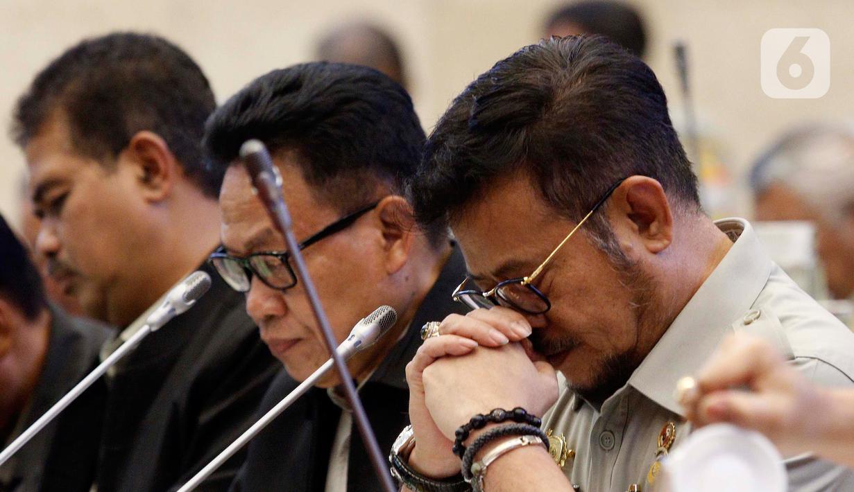 Menteri Pertanian Syahrul Yasin Limpo (kanan) saat rapat kerja dengan Komisi IV DPR di Gedung Nusantara, Kompleks Parlemen, Senayan, Jakarta, Senin (17/2/2020). Rapat ini tindak lanjut dari Rapat Dengar Pendapat (RDP) sebelumnya terkait program kerja tahun anggaran 2020. (Liputan6.com/Johan Tallo)
