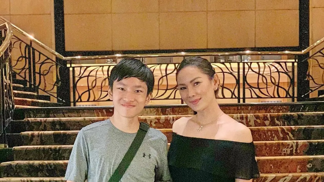 7 Potret Kebersamaan Kalina dan Azka Corbuzier, Bak Kakak Adik