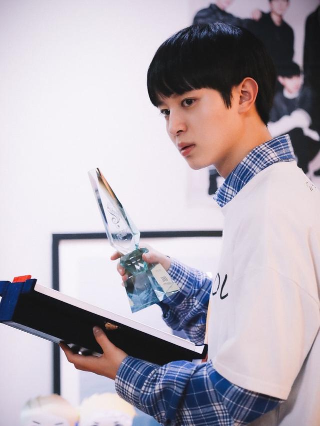 Jung Yoo Ahn dalam serial Top Management (Soompi)