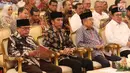 Presiden Joko Widodo bersama Wapres Jusuf Kalla dan Menteri Agama Lukman Hakim Saifuddin menghadiri acara pemabayaran zakat melalui Baznas  di Istana Negara, Jakarta, Senin (28/5). (Liputan6.com/Angga Yuniar)
