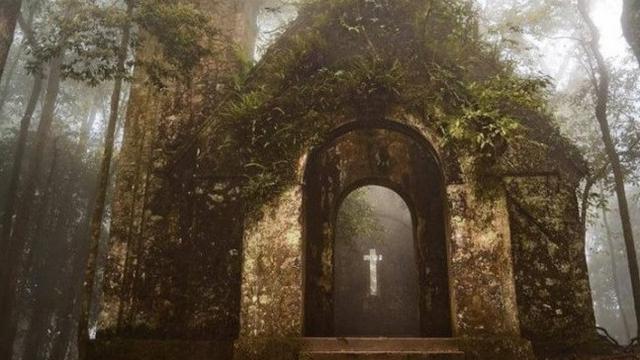 Bangunan Terbengkalai Unik