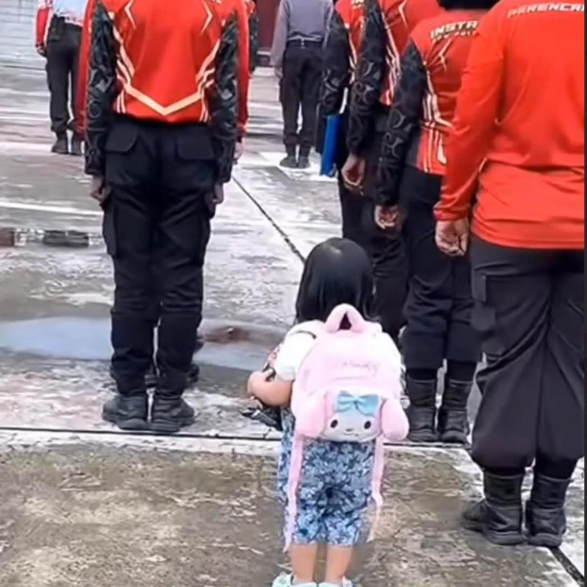 Viral Bocil Ikut Apel Polisi Bawa Camilan, Kelakukannya Bikin Netizen Ngakak
