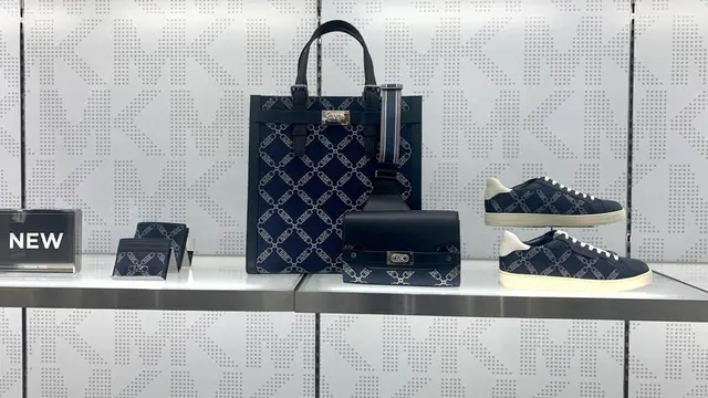 Michael Kors Memperkenalkan Desain Logo Jacquard Terbaru