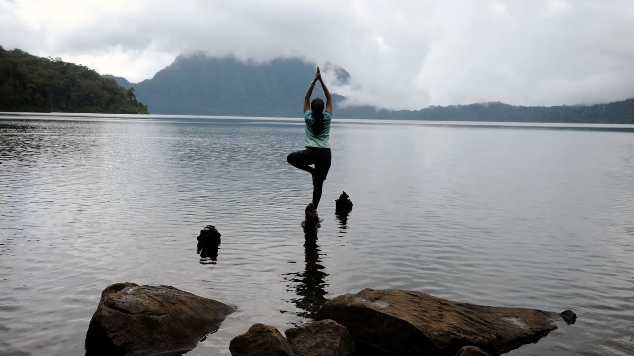 Menikmati Ketenangan Danau Gunung Tujuh