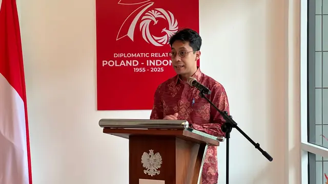 Direktur Eropa 1 Kementerian Luar Negeri RI Widya Sadnovic dalam acara peluncuran logo di kediaman Dubes Polandia, Jakarta, Kamis (20/3/2025). (Liputan6.com/Benedikta Miranti)