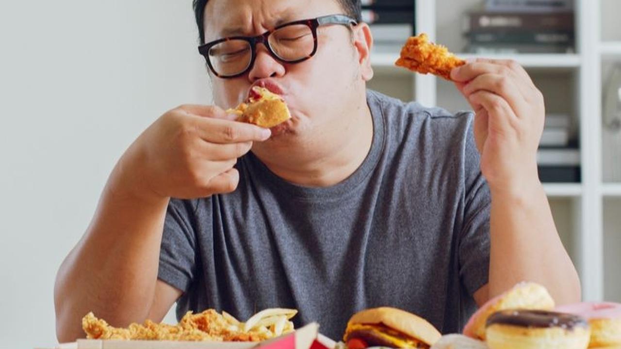2. Makanan yang Dikonsumsi Kurang Sehat