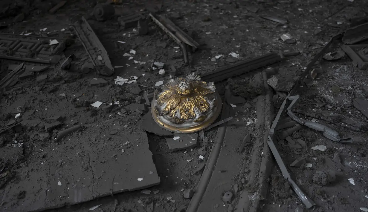 Katedral Transfigurasi adalah bangunan gereja terbesar di Odesa. Ditahbiskan pada 1809, dihancurkan selama era Soviet pada 1936 sebelum dibangun kembali ketika Ukraina menjadi negara merdeka. (AP Photo/Jae C. Hong)