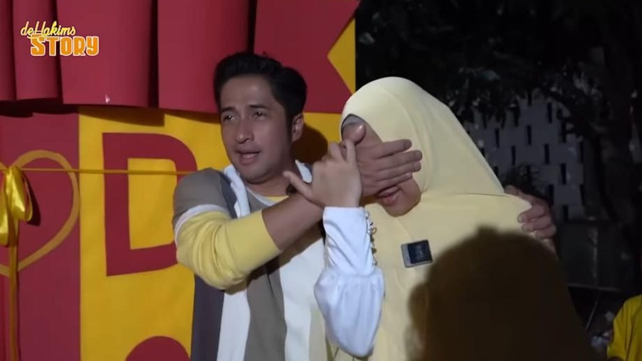 Istri Irfan Hakim, Della Sabrina Indah Putri sedang berulang tahun. Di momen bahagia itu, Irfan memberikan kejutan istimewa untuk Della.