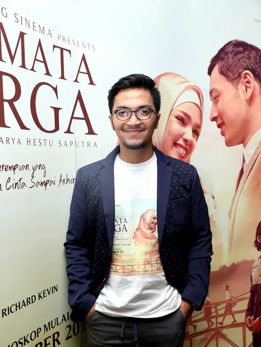 Lagu ‘Sedetik Pedih’ ini bergenre pop Melayu yang merupakan tantangan tersendiri bagi Ihsan. Pasalnya pria berkacamata ini biasa menyanyikan lagu-lagu ballad.  (Andy Masela/Bintang.com)