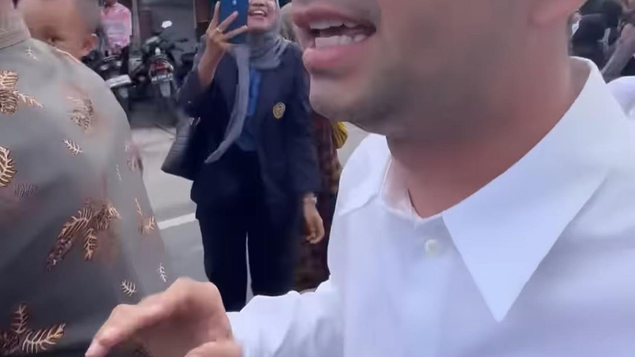 10 Potret Raffi Ahmad dan Rekan Seleb Ditraktir Makan Bakso oleh Presiden Jokowi: Kapan Lagi Makan Bakso Ditraktir Pak Presiden