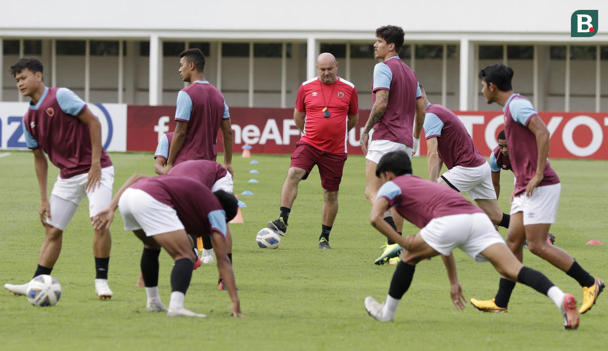 Pelatih PSM Makassar, Bojan Hodak, saat sesi latihan jelang laga Piala AFC di Stadion Madya, Jakarta, (9/3/2020). PSM Makassar akan berhadapan dengan Kaya FC. (Bola.com/M Iqbal Ichsan)