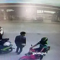 Lokasi tempat Ira Riswana mengambil uang di ATM. Gambar ini diambil dari rekaman CCTV.  (Istimewa)
