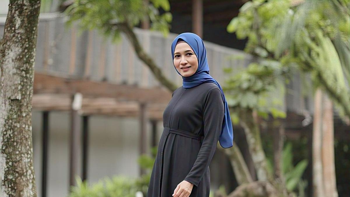 8 Model Gamis Warna Hitam Kombinasi untuk Usia 40an, Tetap Cantik dan Stylish Meski Umur Tak Lagi Muda