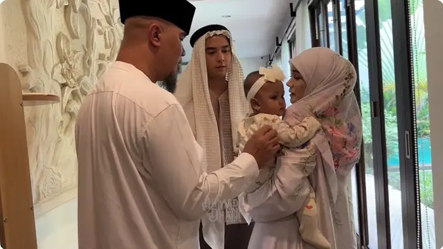 5 Potret Beda Gaya Gamis Maia Estianty & Mulan Jameela di 4 Bulanan Alyssa Daguise