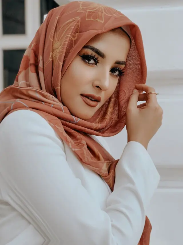7 Potret Tasya Farasya dengan Balutan Hijab, Cantik Memesona
