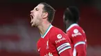 Peran Jordan Henderson amat terasa saat perginya Steven Gerrard dari Liverpool pada 2015. Ia menjadi penerus ban kapten The Reds hingga kini. Saat rumor kepergiannya berhembus akibat buntunya pembicaraan kontrak, 5 pemain berikut layak jadi kandidat penggantinya. (Foto: AFP/Pool/Laurence Griffiths)