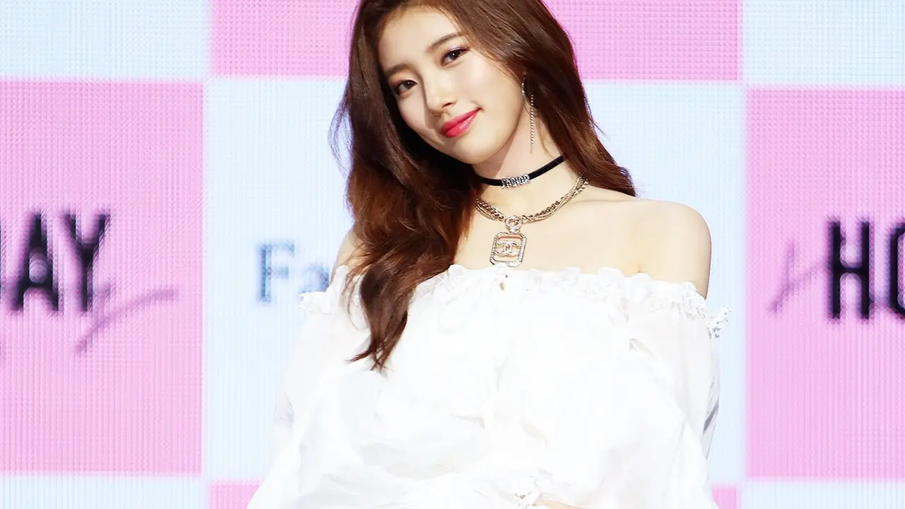 Sontek Gaya Busana Suzy yang Feminin dan Trendi