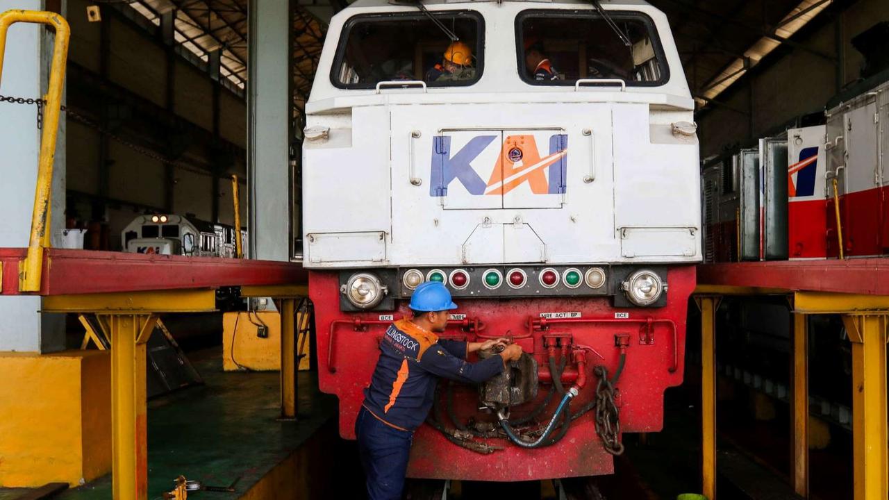 FOTO: KAI Daop 1 Jakarta Siapkan 17 Kereta Api Tambahan untuk Layani Penumpang di Libur Natal dan Tahun Baru