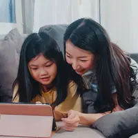 7 Tantangan Digital Parenting yang Sering Membuat Orangtua Bingung./Copyright&nbsp;freepik.com/author/tirachardz