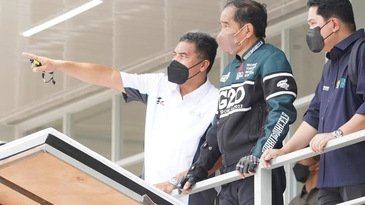 Presiden Joko Widodo (Jokowi) meninjau langsung lokasi gelaran MotoGP di sirkuit Mandalika.