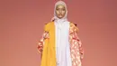 <p>Permainan warna, siluet, dan ornament pattern akan ditampilkan lebih vibrant. Tak hanya pastel, warna neon dan warna-warna menyala lainnya akan muncul di koleksi RiaMiranda Tenth Annual Show ini. Foto: Document/RiaMiranda.</p>