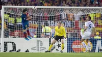 Messi saat mencetak gol ke gawang Edwin van Der Sar (unitedrant)