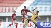 Bali United FC saat bertanding dengan PSIM Yogyakarta (Liputan6.com / Dewi Divianta)