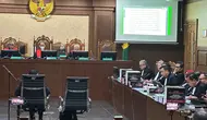 Terdakwa Hasto Kristiyanto saat membacakan nota pembelaan atau pleidoi dalam sidang lanjutan kasus suap pergantian antarwaktu (PAW) anggota DPR RI Harun Masiku dan perkara perintangan penyidikan di Pengadilan Tipikor,&nbsp;Jakarta Pusat, Kamis (10/7/2025). (Liputan6.com/Nanda Perdana Putra)