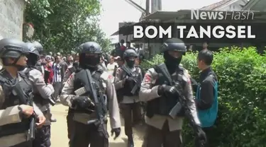  Tiga jasad terduga teroris masih terkapar di dalam kamar kontrakan. Tubuh mereka diterjang peluru polisi.