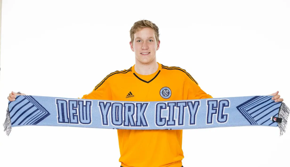 Eirik Johanssen yang merupakan produk akademi Manchester City dipromosikan dari tim U-18 ke tim utama Manchester City pada awal musim 2011/2012. Tak bisa bersaing di posisi kiper, ia akhirnya sempat dipinjamkan ke klub League One, Scunthorpe United dan klub Norwegia, Sandefjord mulai tengah musim 2012/2013 hingga tengah musim 2014/2015. Pada akhir Maret 2015 ia dilepas The Citizens ke klub MLS, New York City. (nycfc.com)