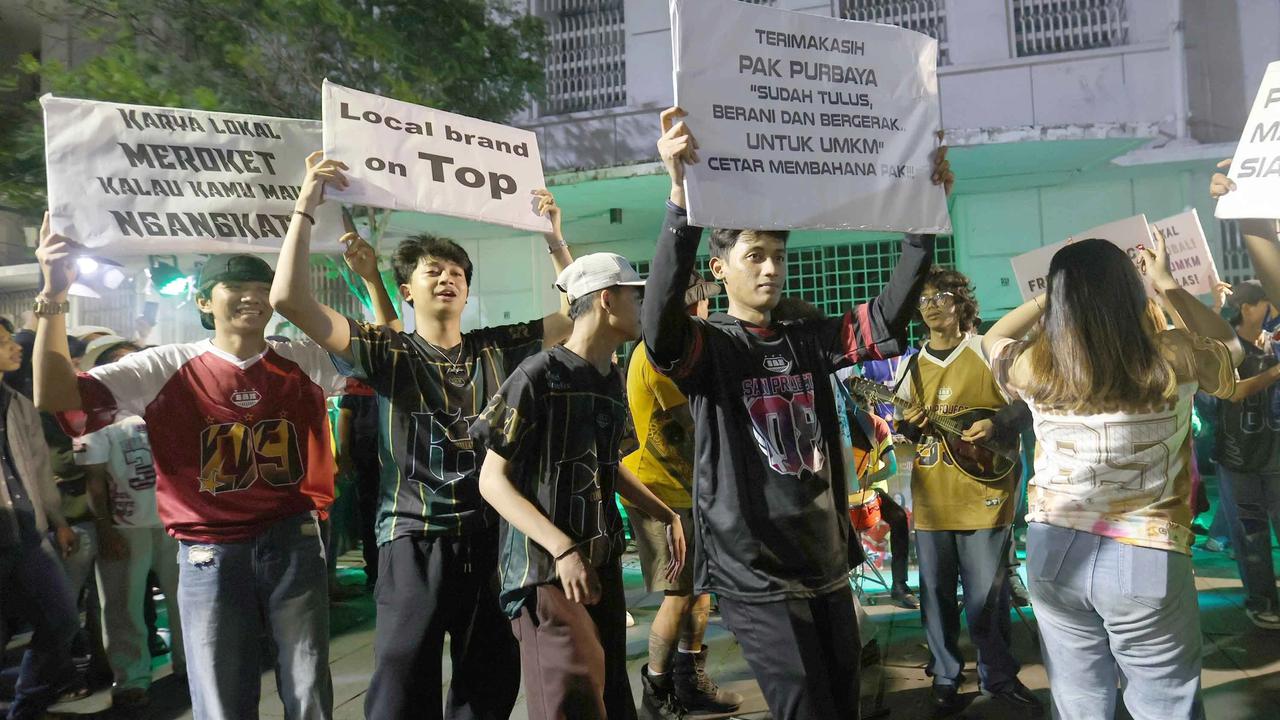 FOTO: Seniman dan Komunitas Rayakan Dukungan bagi UMKM Konveksi Lokal