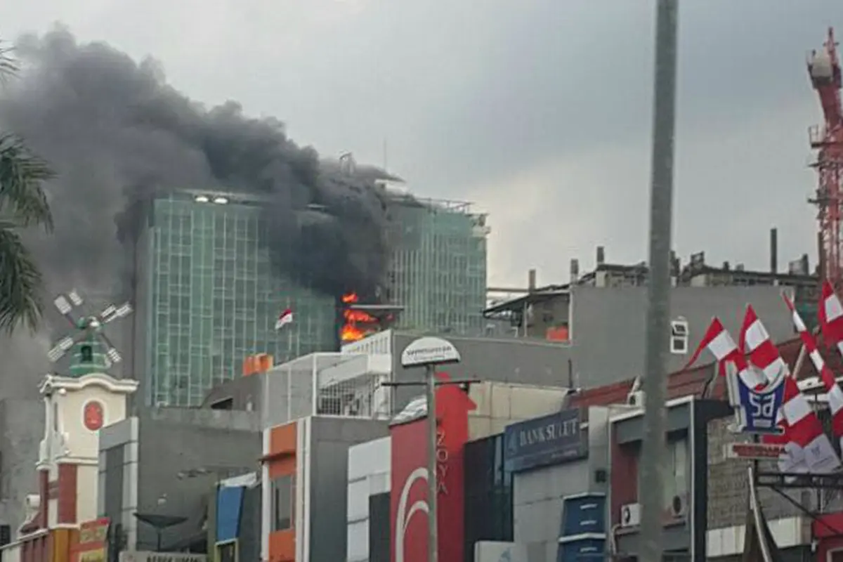 Kebakaran gedung baru di Kelapa Gading