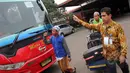 Sebanyak 370 warga Indonesia tiba di Bandara Soekarno-Hatta, Tangerang, Selasa (14/4/2015). Setibanya di tanah air, ratusan WNI langsung dipulangkan pihak Kementerian Luar Negeri ke daerahnya masing-masing. (Liputan6.com/Helmi Afandi)