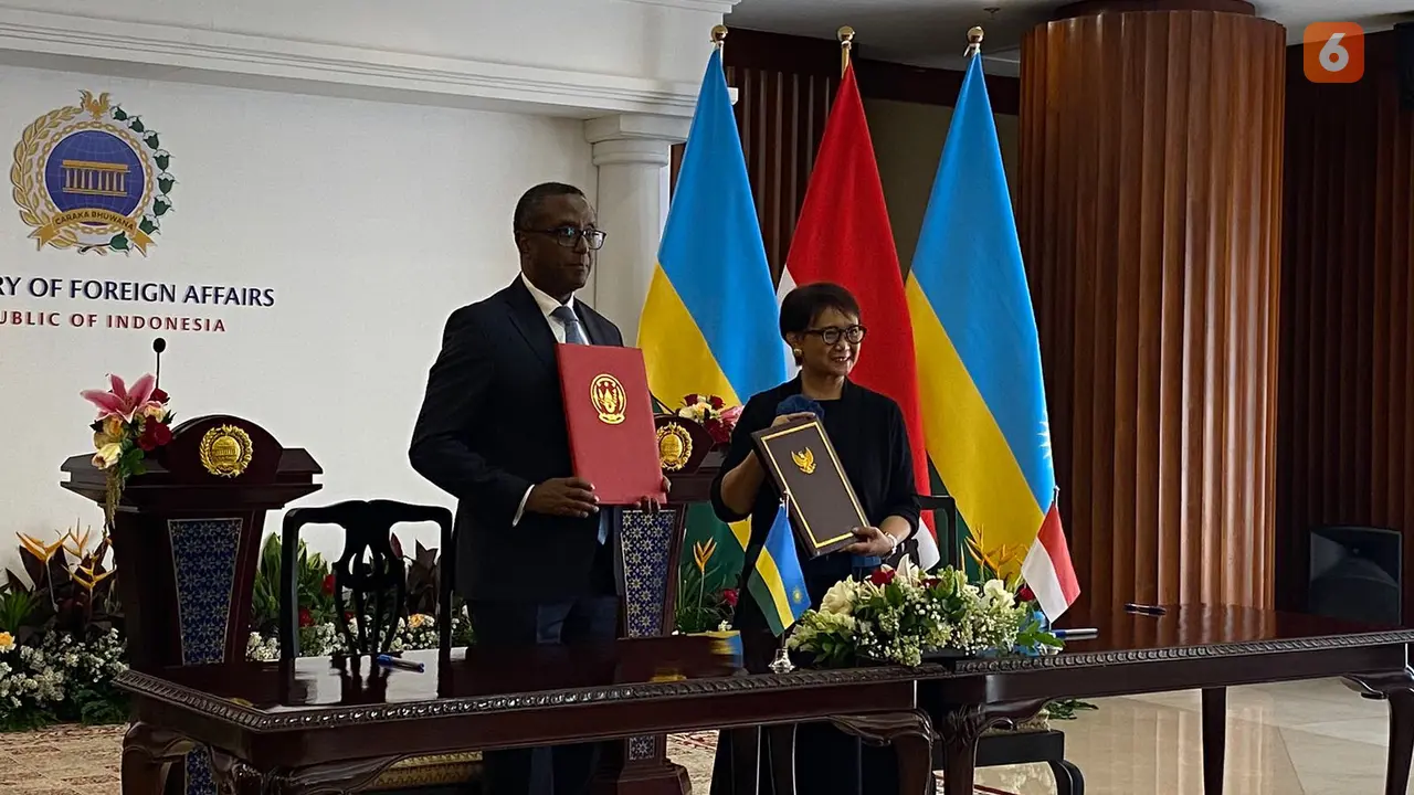 Retno Marsudi dan Menlu Rwanda Vincent Biruta membahas sejumlah hal mulai dari kerja sama dalam bidang politik, ekonomi, hubungan antar masyarakat hingga Palestina (Dok. Liputan6.com/Teddy Tri Setio Berty).