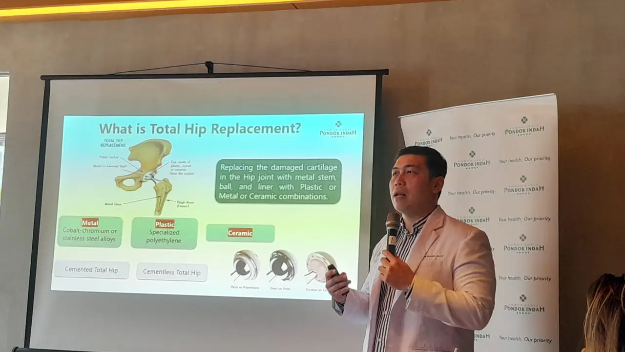 Dokter William Chandra SpOT(K) dari RSPI Puri Indah mengungkapkan mengenai prosedur Total Hip Replacement